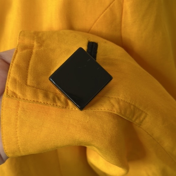 Vintage Collarless Fitted Blazer, modern wood like buttons; sunflower yellow - 8 - Picture 7 of 8